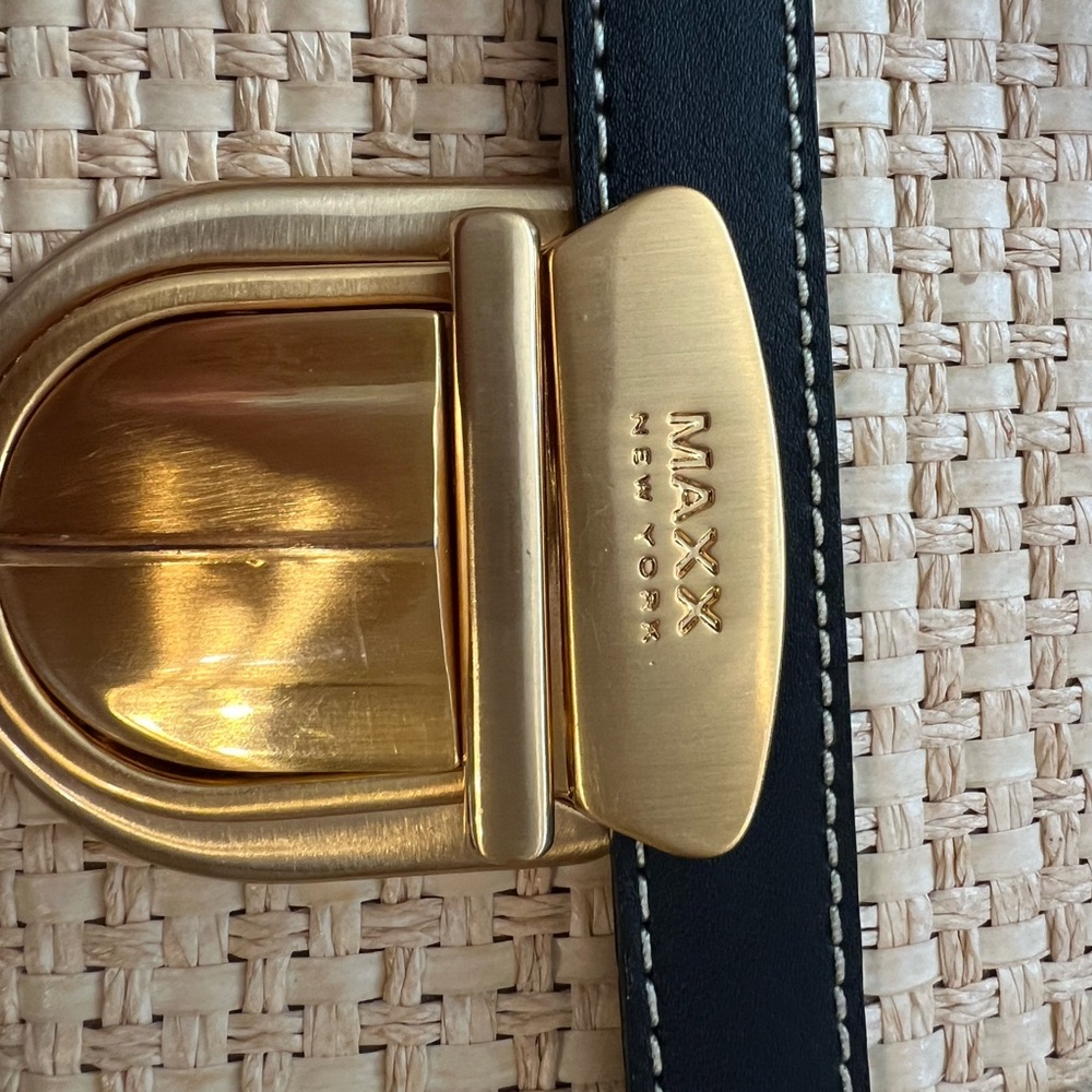 Chic Black and Tan Woven Shoulder Bag - Picture 8 of 12